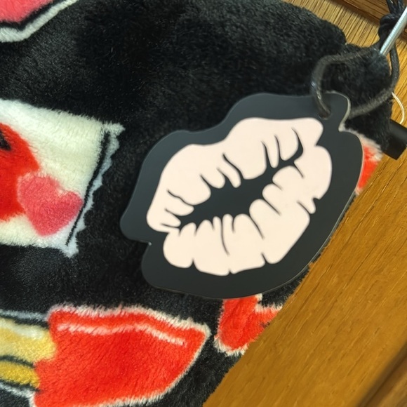 Betsey Johnson Fries before Guys Blanket Throw Galantine’s Valentine Day cozy 🍟 - Picture 3 of 7